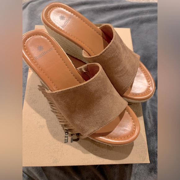 Ruff Hewn Wyatt Casual Wedge Sandals Color Bark Sz 8 M Fringe Trim - Picture 3 of 8